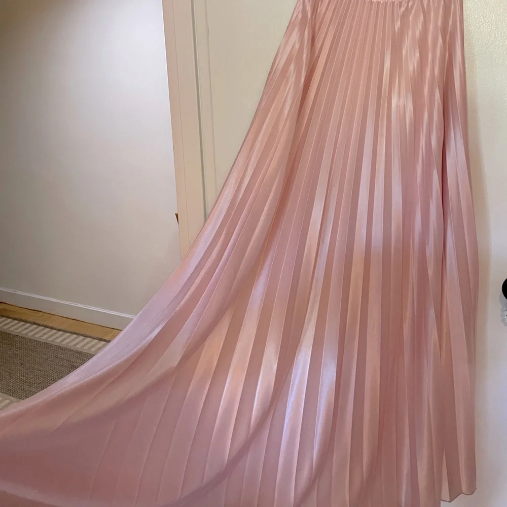 Pink pleated strapless floral gown - Picture 4 of 11